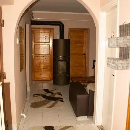 Hajnalka Apartmanhaz * Kehidakustány