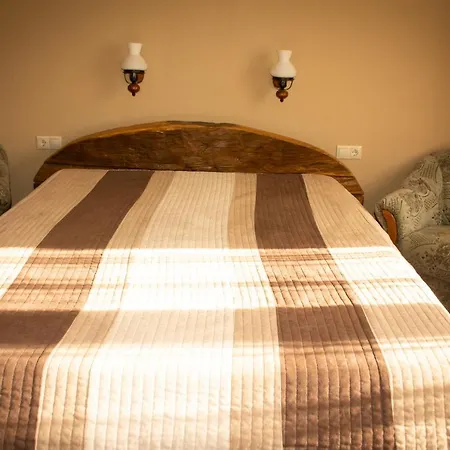 Hajnalka Apartmanhaz Kehidakustány