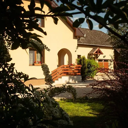 Hajnalka Apartmanhaz Kehidakustány