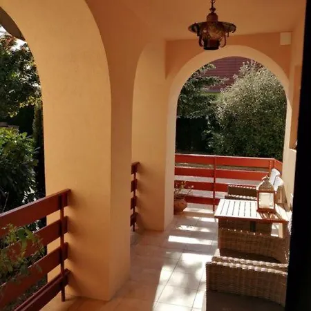 Hajnalka Apartmanhaz *