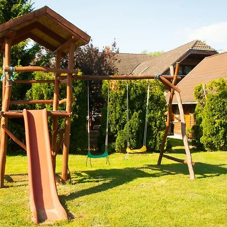 Hajnalka Apartmanház Kehidakustány