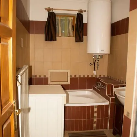 Lägenhet Hajnalka Apartmanhaz Kehidakustány