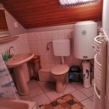 Lägenhet Hajnalka Apartmanhaz Kehidakustány