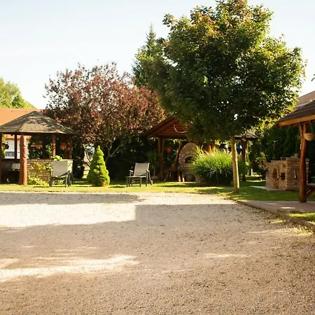Hajnalka Apartmanhaz Lägenhet *