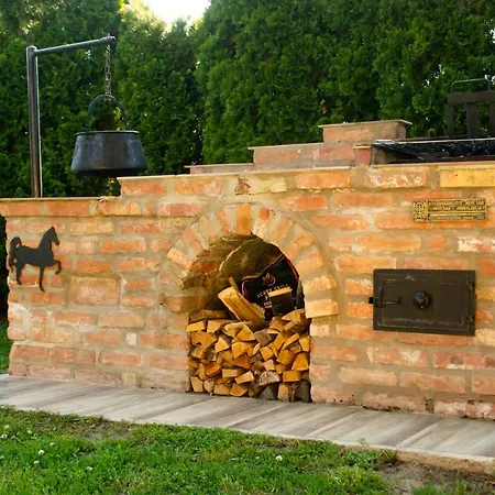 Hajnalka Apartmanház Kehidakustány