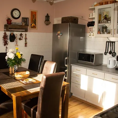 Hajnalka Apartmanhaz *